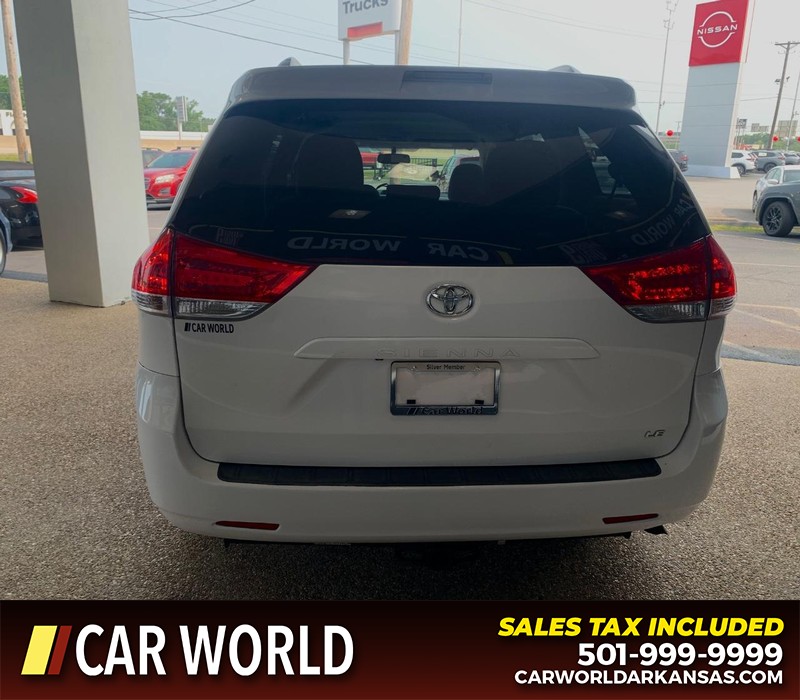 Toyota Sienna Vehicle Full-screen Gallery Image 5