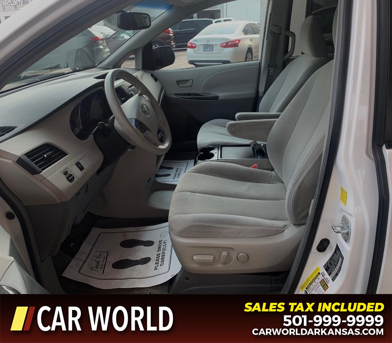 Toyota Sienna Vehicle Full-screen Gallery Image 7