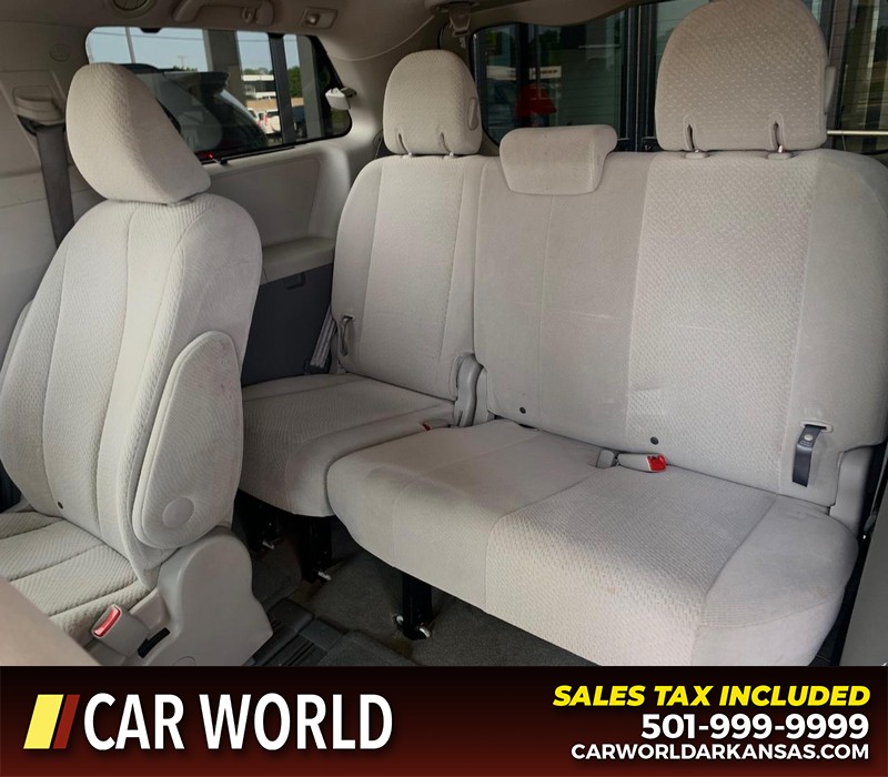 Toyota Sienna Vehicle Full-screen Gallery Image 10