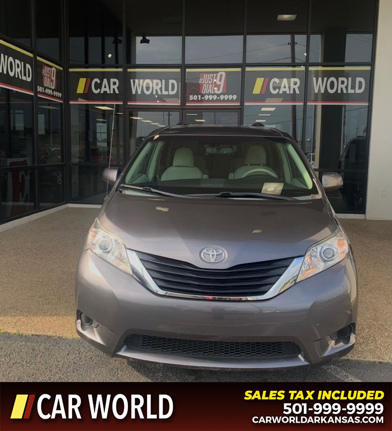 Toyota Sienna Vehicle Full-screen Gallery Image 2