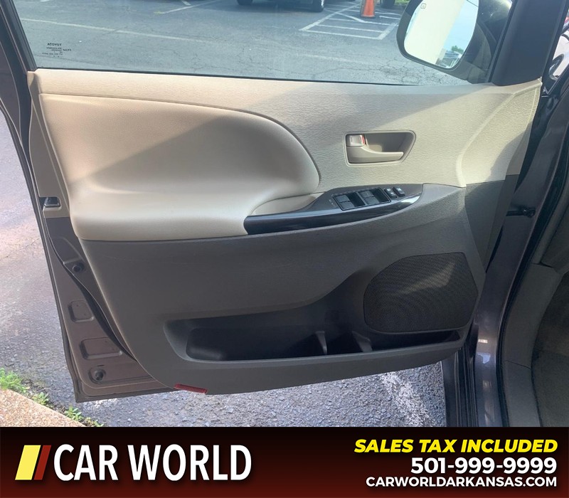 Toyota Sienna Vehicle Full-screen Gallery Image 5
