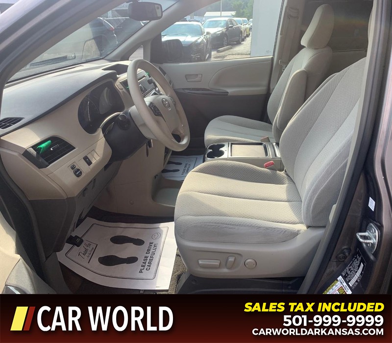 Toyota Sienna Vehicle Full-screen Gallery Image 6