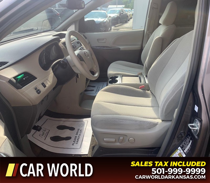 Toyota Sienna Vehicle Full-screen Gallery Image 7