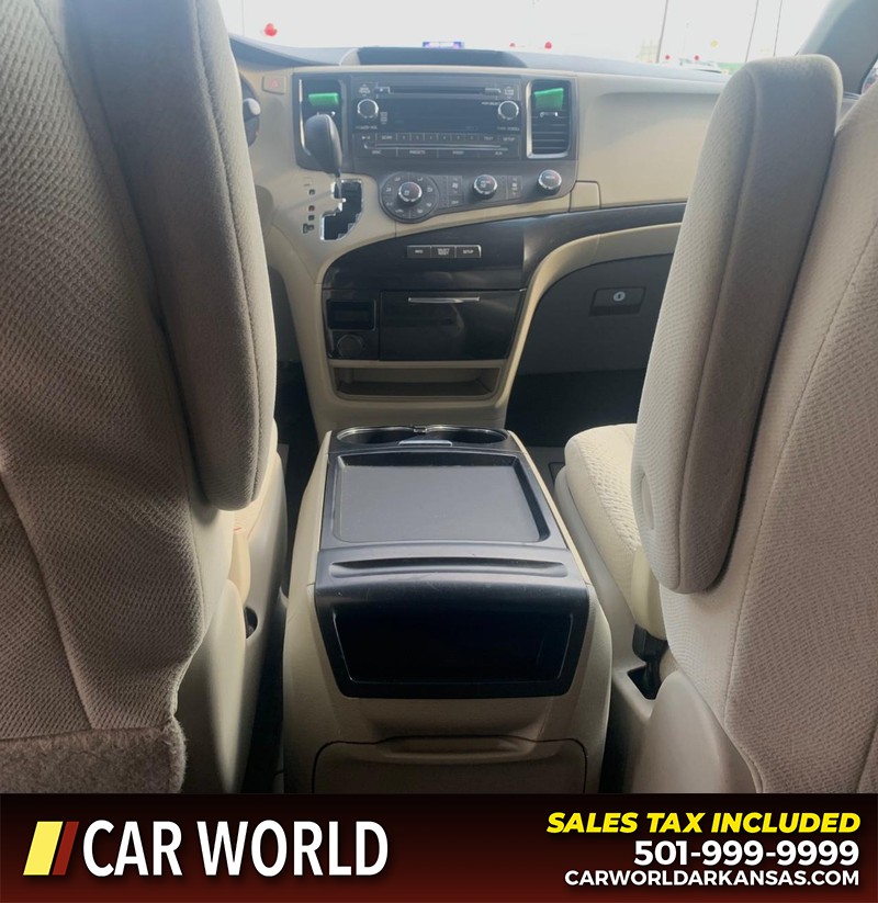 Toyota Sienna Vehicle Full-screen Gallery Image 8
