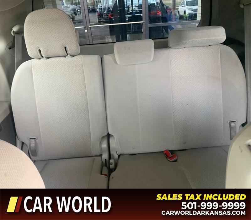 Toyota Sienna Vehicle Full-screen Gallery Image 10