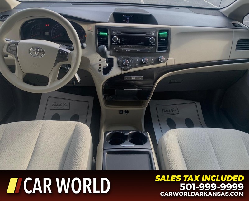 Toyota Sienna Vehicle Full-screen Gallery Image 11