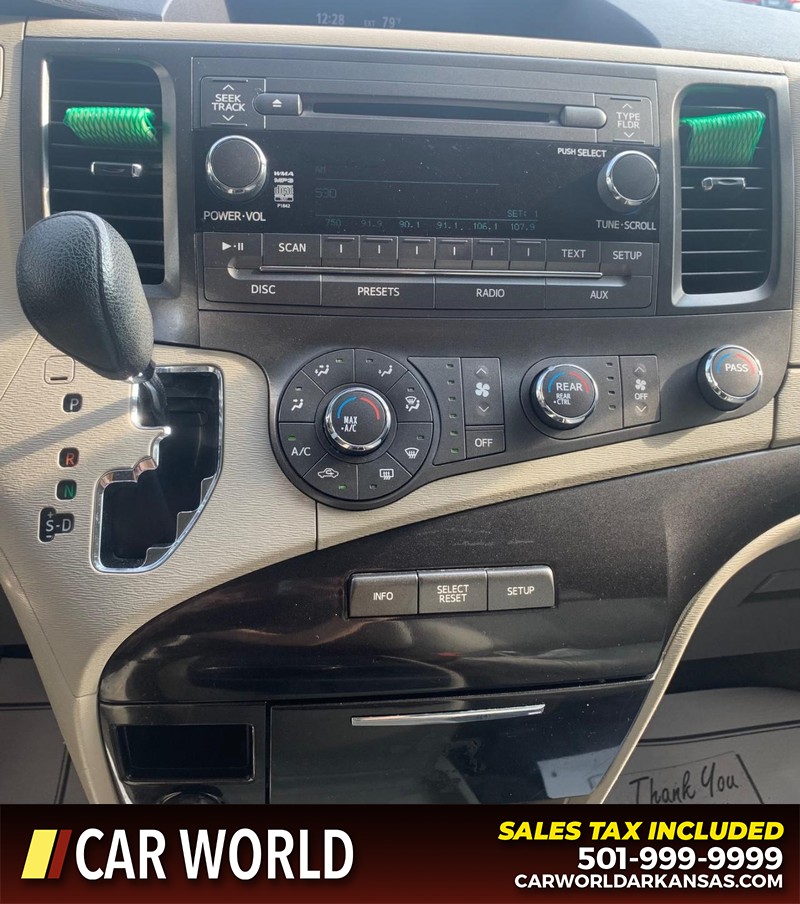 Toyota Sienna Vehicle Full-screen Gallery Image 13