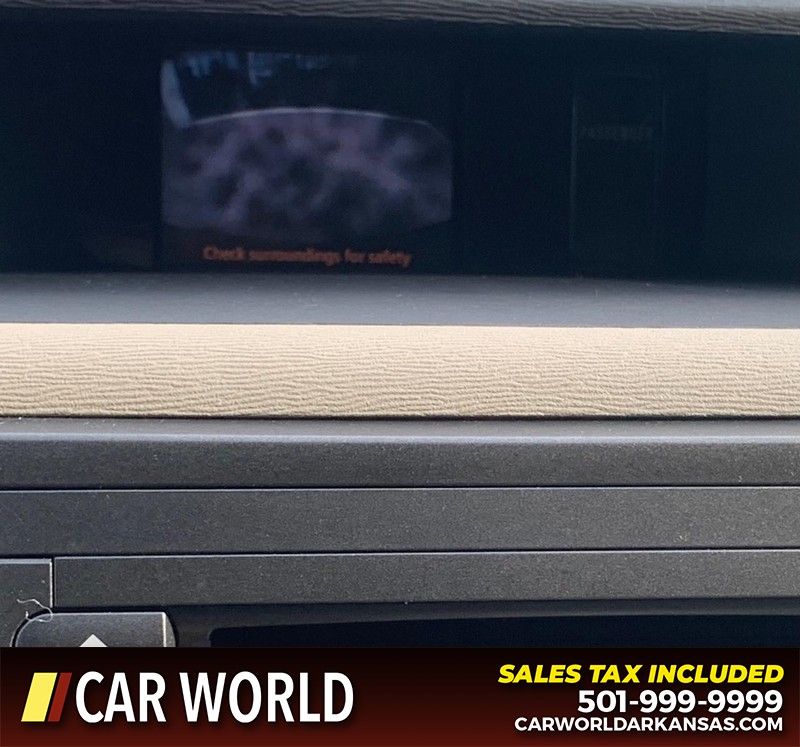 Toyota Sienna Vehicle Full-screen Gallery Image 15