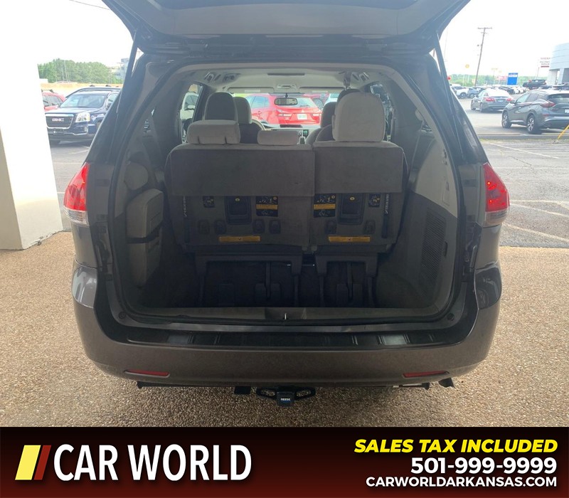 Toyota Sienna Vehicle Full-screen Gallery Image 17