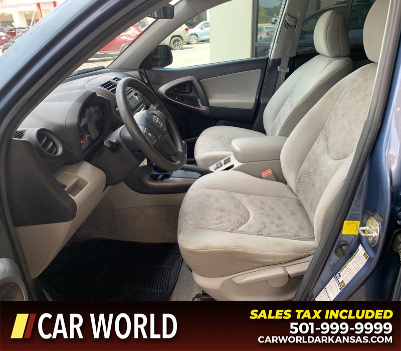 Toyota RAV4 Vehicle Full-screen Gallery Image 7