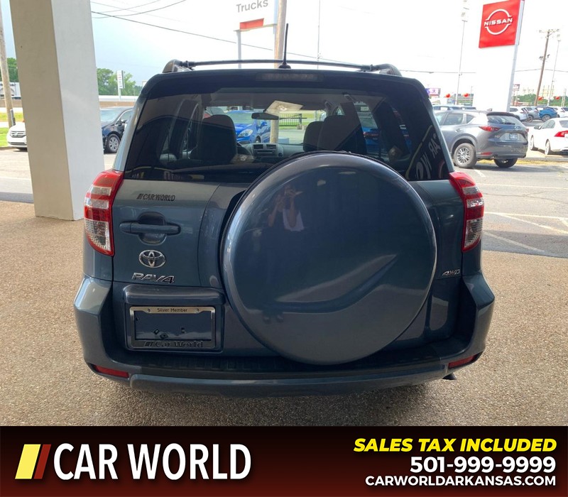 Toyota RAV4 Vehicle Full-screen Gallery Image 13