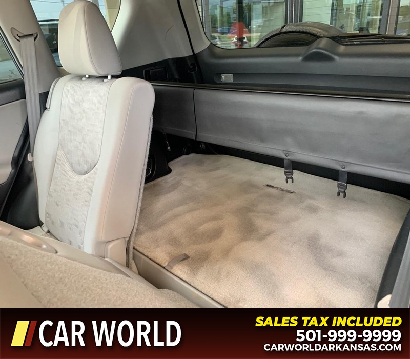 Toyota RAV4 Vehicle Full-screen Gallery Image 18