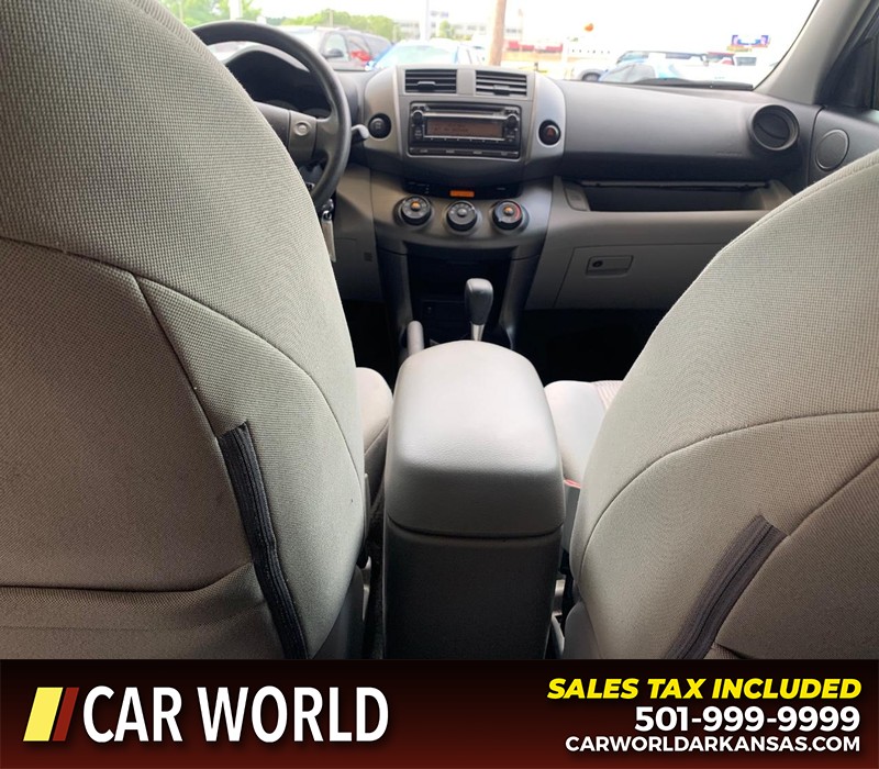 Toyota RAV4 Vehicle Full-screen Gallery Image 19