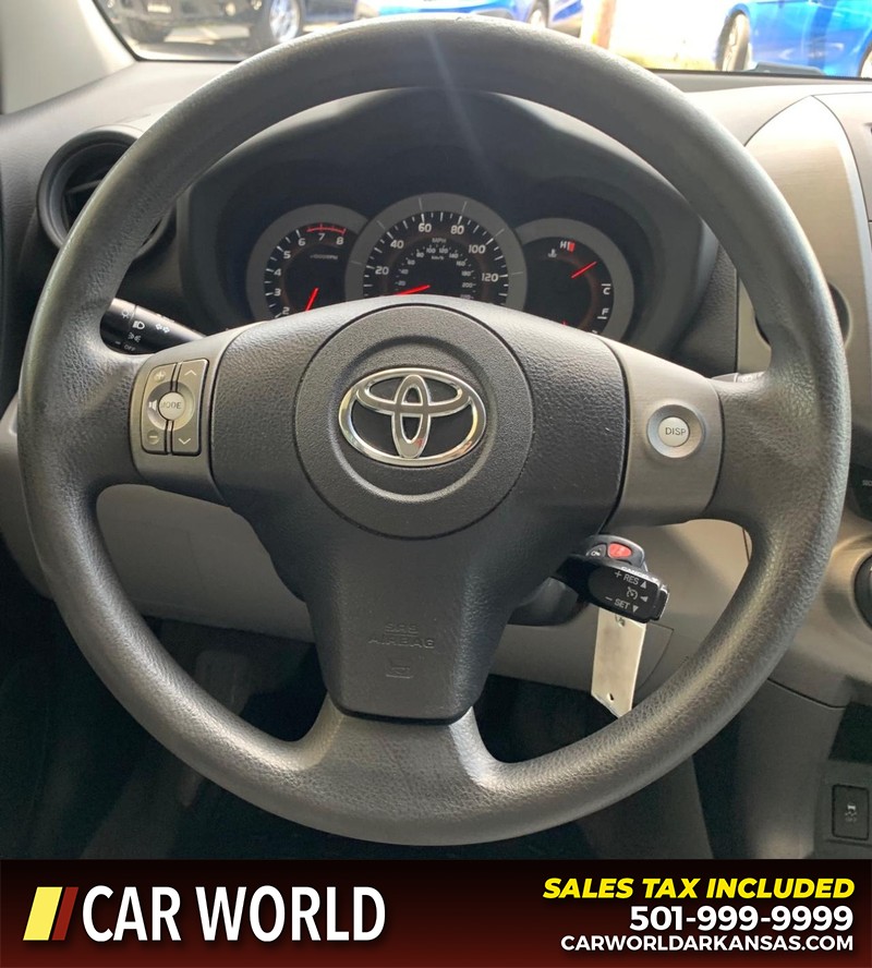 Toyota RAV4 Vehicle Full-screen Gallery Image 21