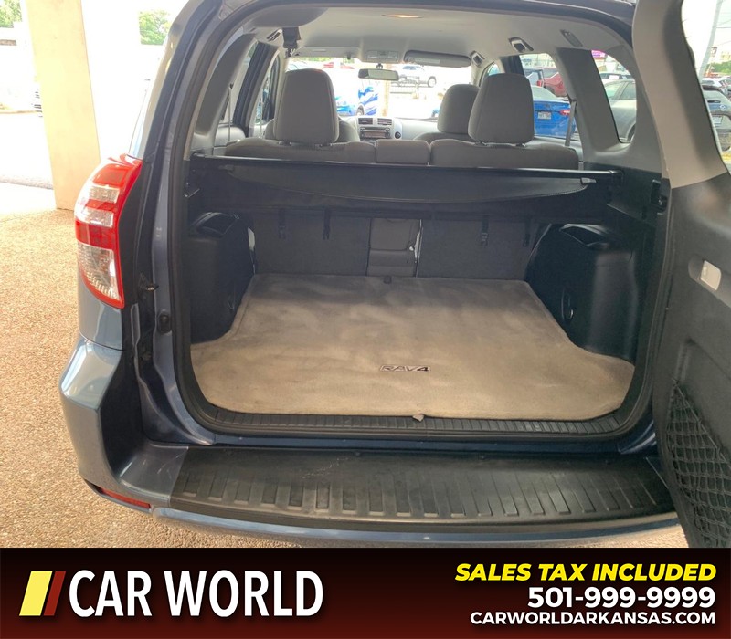 Toyota RAV4 Vehicle Full-screen Gallery Image 23