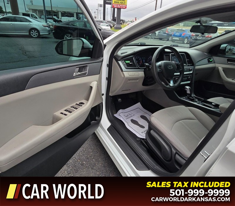 Hyundai Sonata Vehicle Full-screen Gallery Image 7
