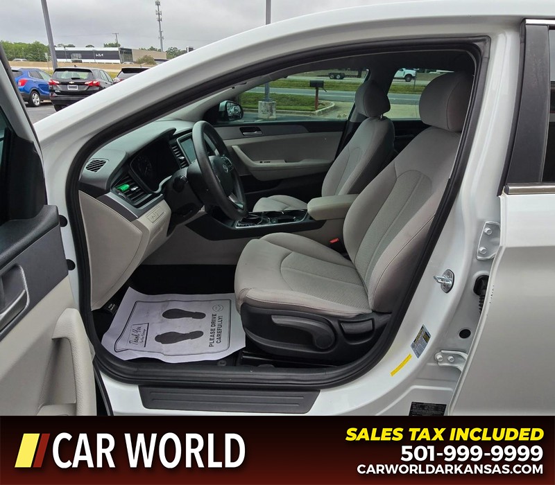 Hyundai Sonata Vehicle Full-screen Gallery Image 8