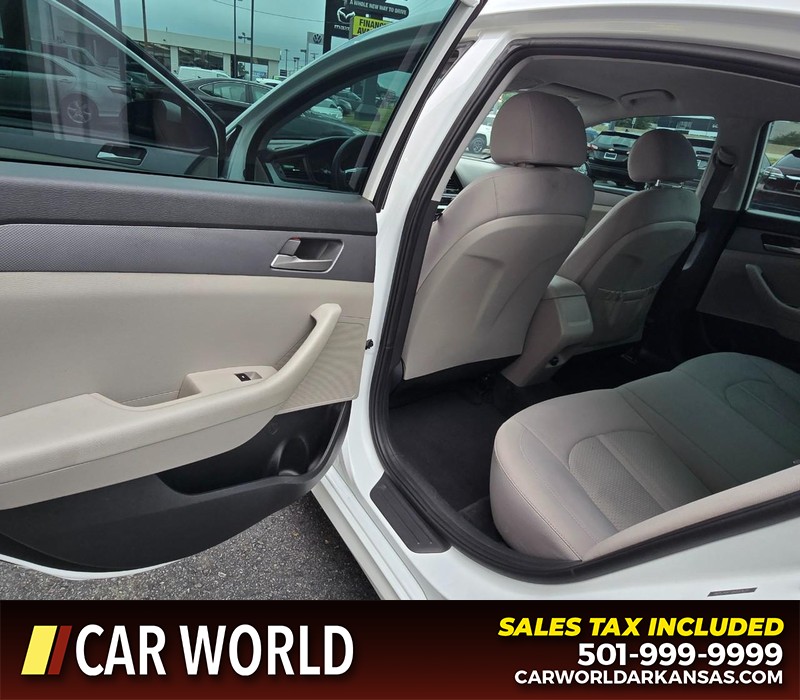 Hyundai Sonata Vehicle Full-screen Gallery Image 9