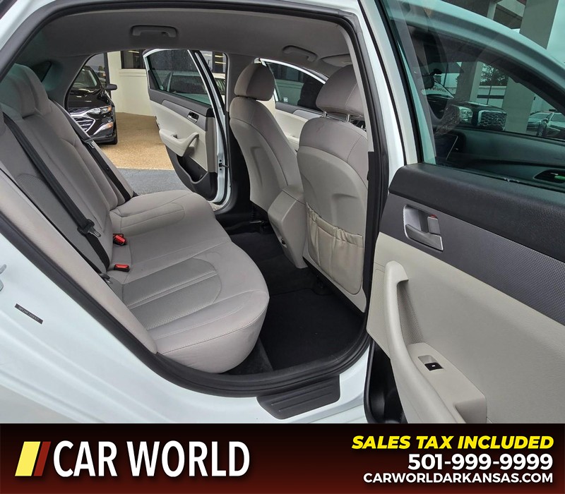 Hyundai Sonata Vehicle Full-screen Gallery Image 12