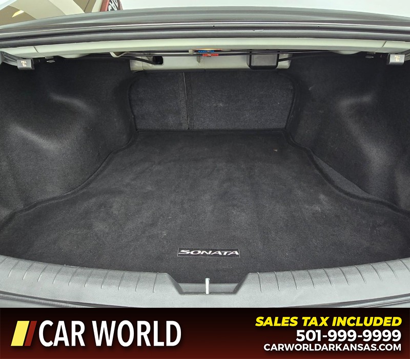 Hyundai Sonata Vehicle Full-screen Gallery Image 13