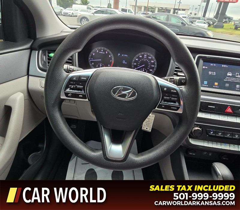 Hyundai Sonata Vehicle Full-screen Gallery Image 15