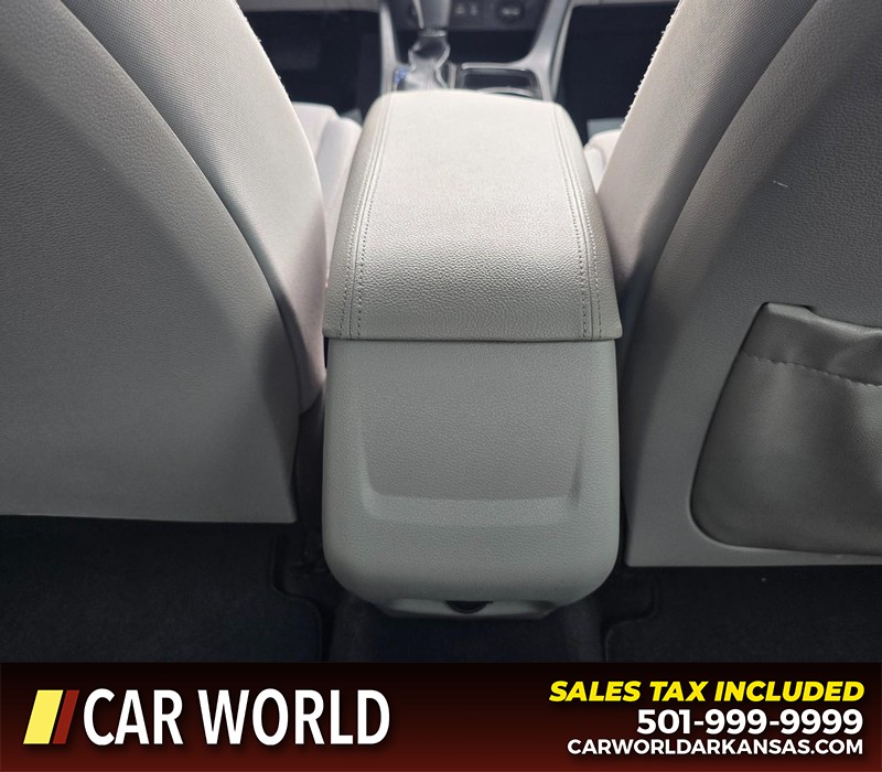 Hyundai Sonata Vehicle Full-screen Gallery Image 19