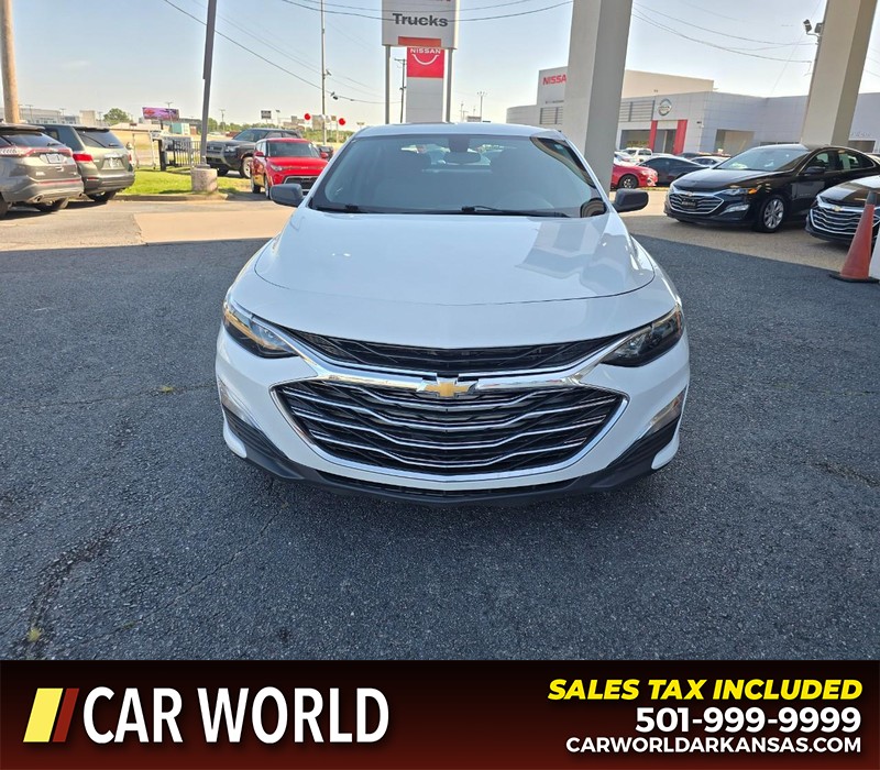 Chevrolet Malibu Vehicle Full-screen Gallery Image 2