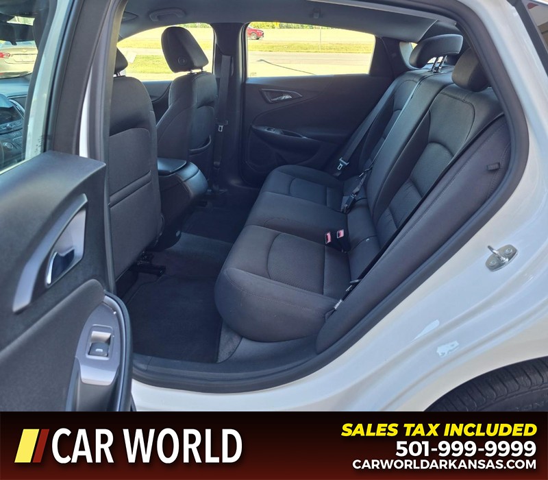 Chevrolet Malibu Vehicle Full-screen Gallery Image 10