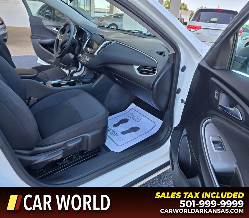 Chevrolet Malibu Vehicle Full-screen Gallery Image 11