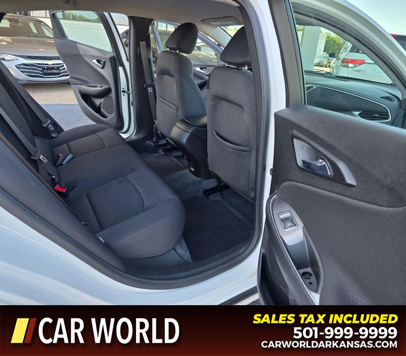 Chevrolet Malibu Vehicle Full-screen Gallery Image 12
