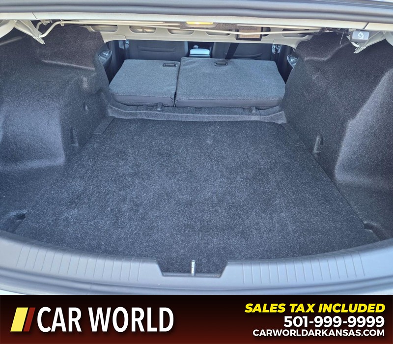 Chevrolet Malibu Vehicle Full-screen Gallery Image 14