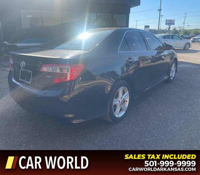 Toyota Camry Vehicle Full-screen Gallery Image 3