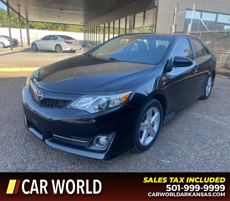 Toyota Camry Vehicle Full-screen Gallery Image 6