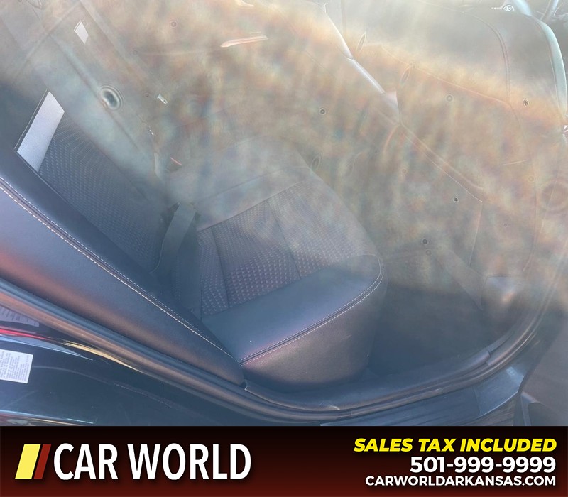 Toyota Camry Vehicle Full-screen Gallery Image 9