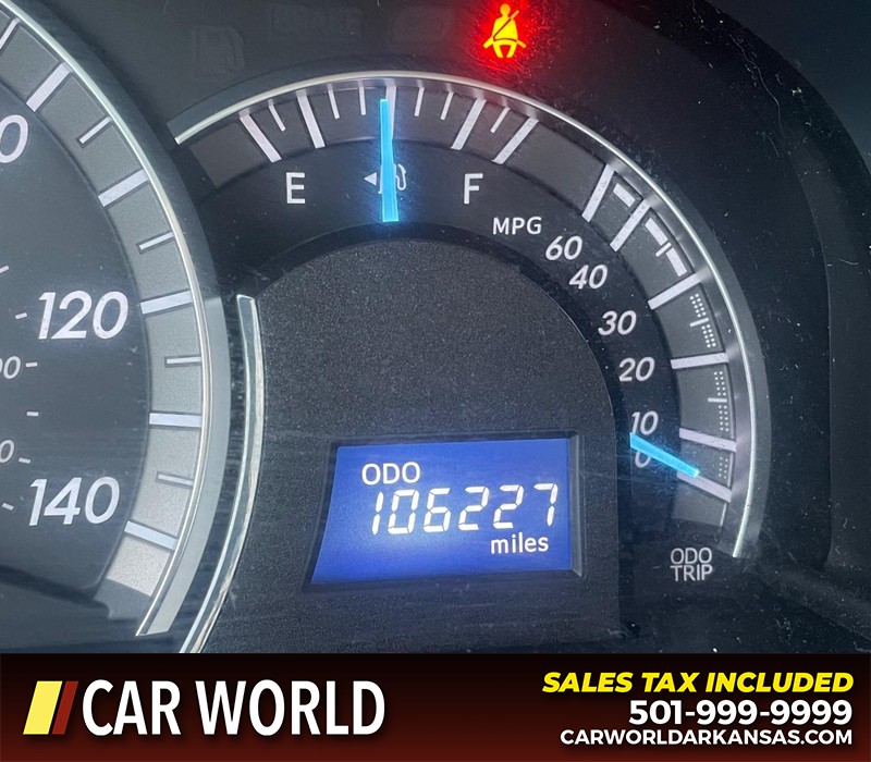 Toyota Camry Vehicle Full-screen Gallery Image 15