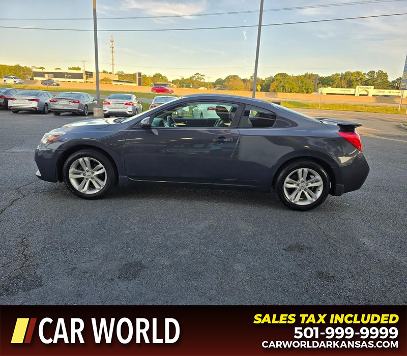 Nissan Altima Vehicle Full-screen Gallery Image 4