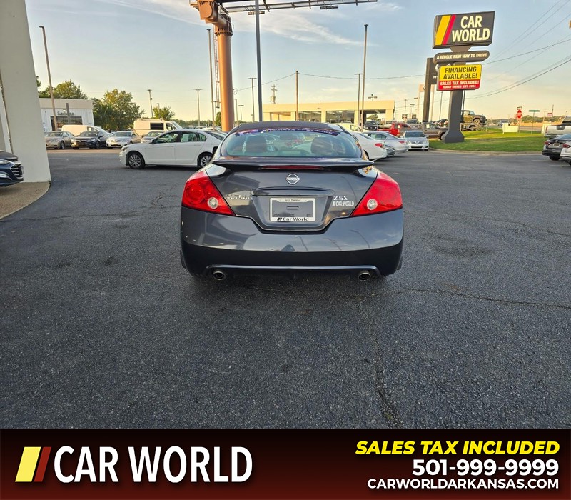 Nissan Altima Vehicle Full-screen Gallery Image 5