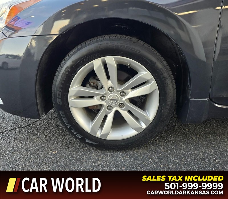 Nissan Altima Vehicle Full-screen Gallery Image 6
