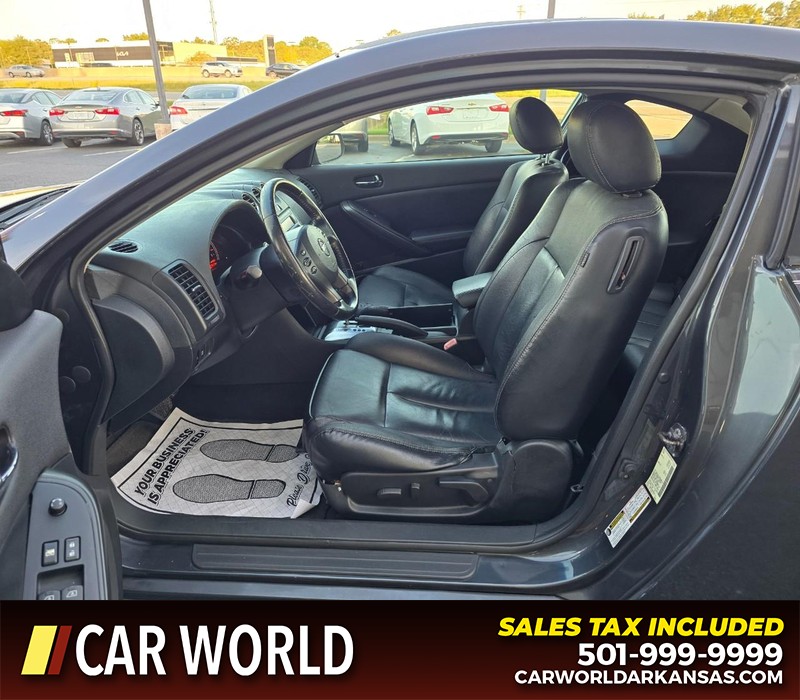 Nissan Altima Vehicle Full-screen Gallery Image 8