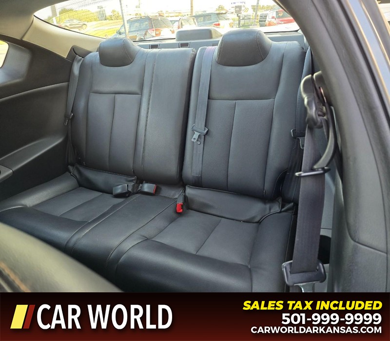 Nissan Altima Vehicle Full-screen Gallery Image 9