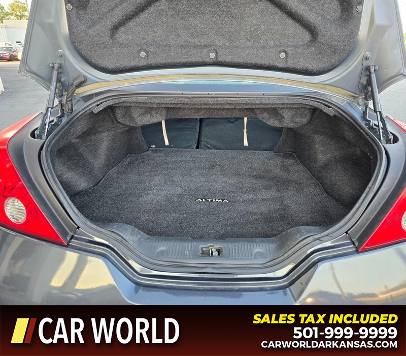 Nissan Altima Vehicle Full-screen Gallery Image 14