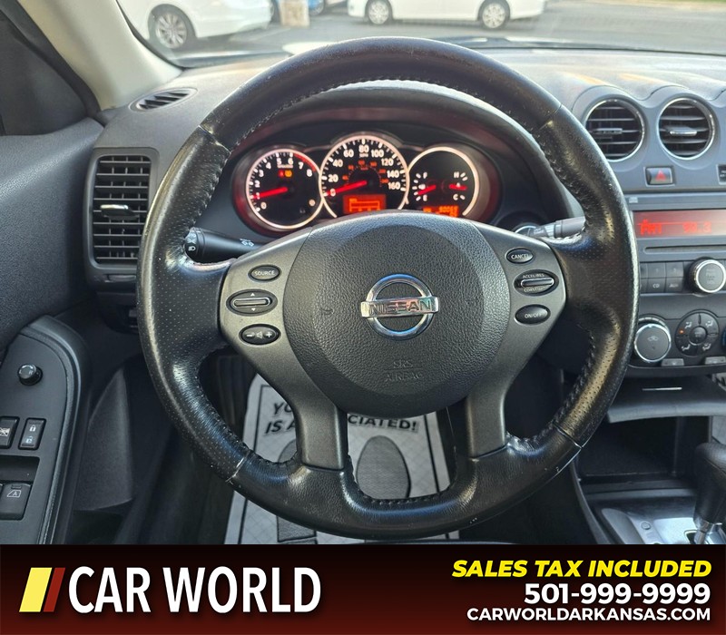 Nissan Altima Vehicle Full-screen Gallery Image 15