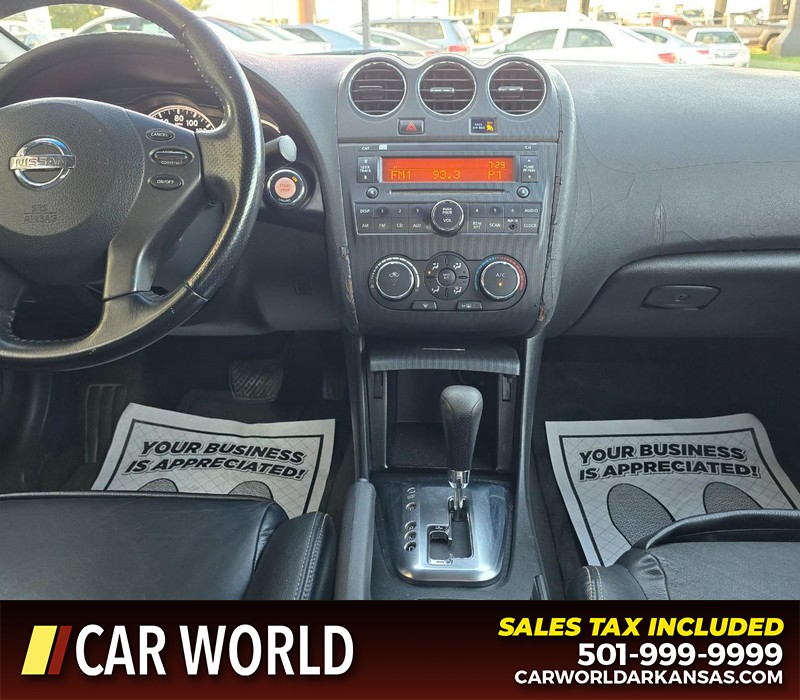 Nissan Altima Vehicle Full-screen Gallery Image 18