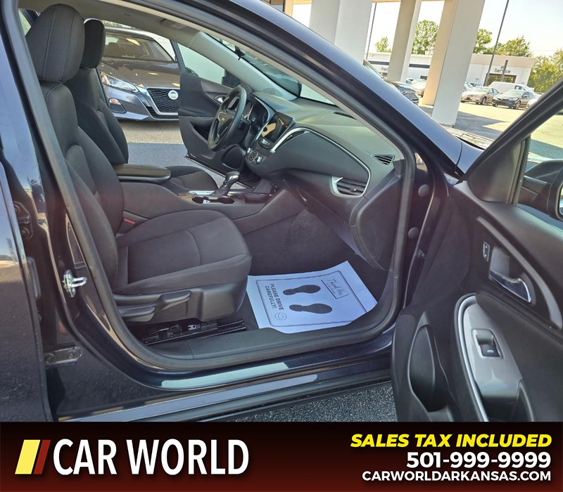Chevrolet Malibu Vehicle Full-screen Gallery Image 11