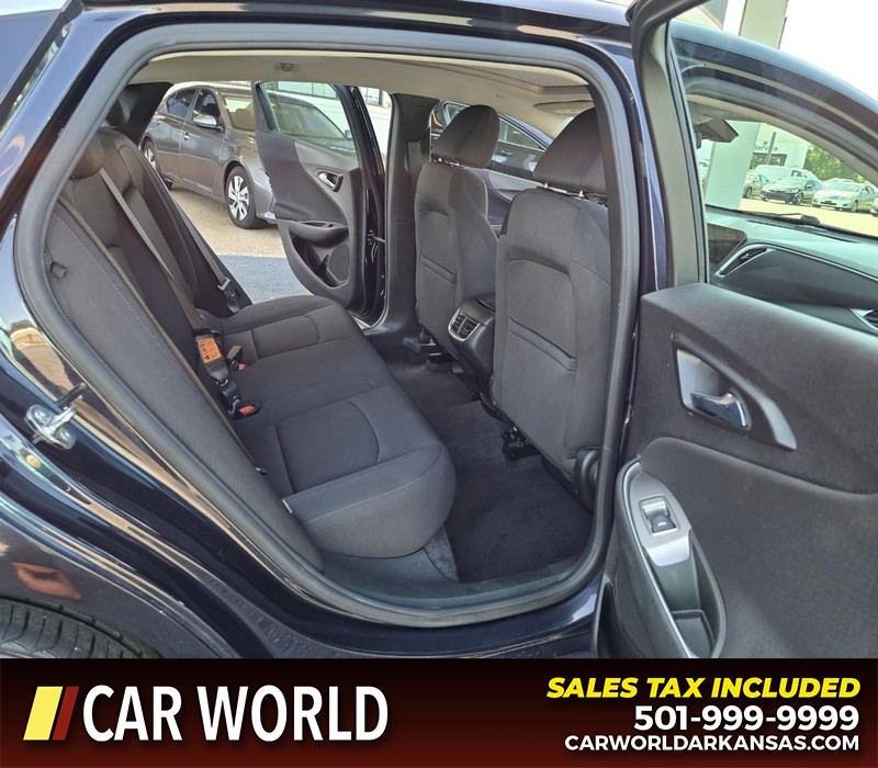 Chevrolet Malibu Vehicle Full-screen Gallery Image 12
