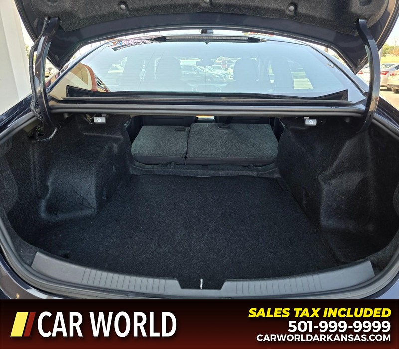 Chevrolet Malibu Vehicle Full-screen Gallery Image 14