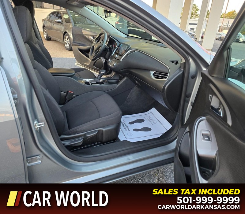 Chevrolet Malibu Vehicle Full-screen Gallery Image 11