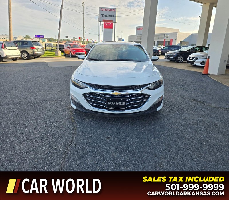 Chevrolet Malibu Vehicle Full-screen Gallery Image 2
