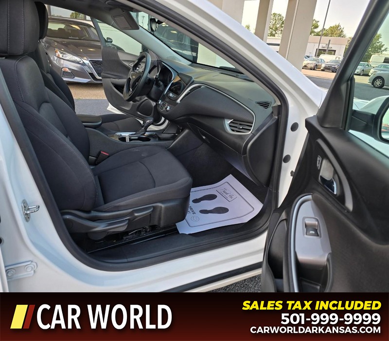 Chevrolet Malibu Vehicle Full-screen Gallery Image 11