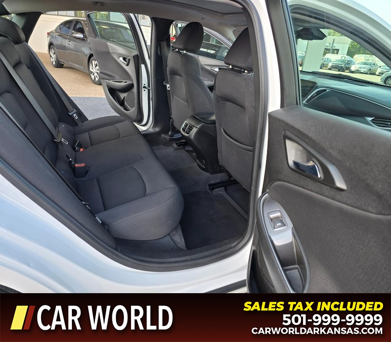 Chevrolet Malibu Vehicle Full-screen Gallery Image 12